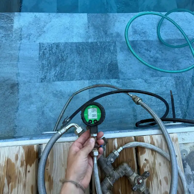 Tester l’étanchéité des réseaux de piscine : une étape essentielle 2 etancheite piscine detect eau fuites manometre